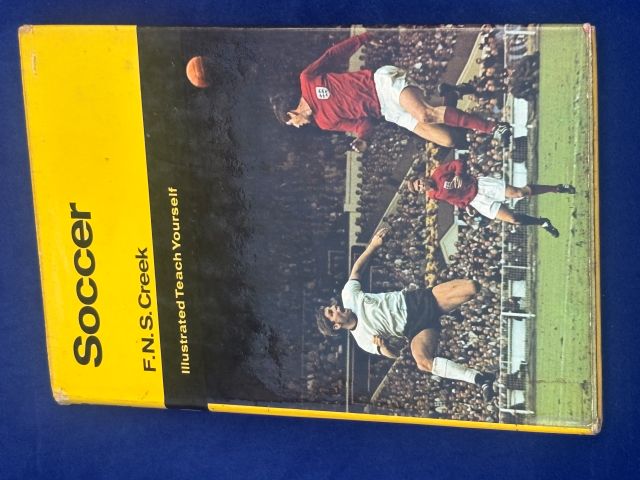 Illustrated Teach yourself Soccer